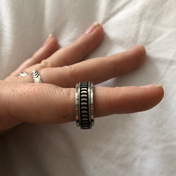 Stainless Steal Fidget Spinner Ring - Picture 2 of 3